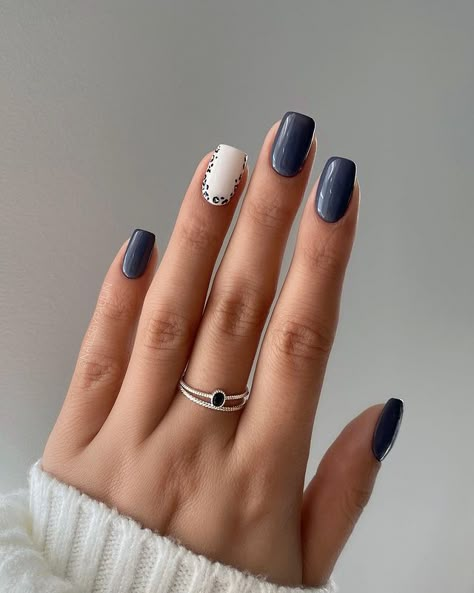 60 Best Winter 2023 Nails to Inspire You Dark Blue And Gray Nails, Dark Gray Nail Ideas, Cold Nails Winter, Winter 2023 Nail Trends, Nail Trends Short, Navy Nails Design, Winter Nails 2023, Gray Nail, Dark Blue Nails