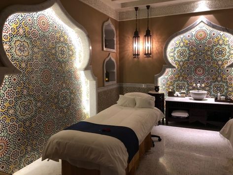 Moroccan Massage Room, Moroccan Spa, Deco Spa, India Decor, Lash Room Decor, Spa Room Decor, Lobby Interior Design, Spa Rooms, Lobby Interior