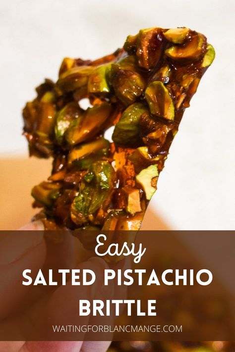 Easy salted pistachio brittle recipe for decorating cakes and bakes. Chocolate Almond Brittle Recipes, Salted Pistachio Recipes, Pistachio Brittle Recipe, Pistachio Praline Recipe, Mixed Nut Brittle Recipe, Pistachio Nut Recipes, Pistachio Nuts Recipes, Recipes Using Pistachios, Pistachio Sweets