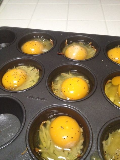 eggs in a basket Egg Hacks, Bacon Casserole, Healthy Breakfast Casserole, Eggs In A Basket, Easy Breakfast Recipe, Brunch Bread, Egg Muffin, Eggs Breakfast, Breakfast Casserole Easy