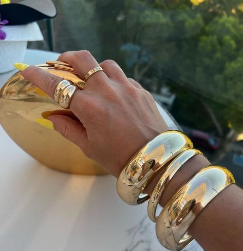 Queen. on Tumblr Chunky Gold Jewelry, Dope Jewelry Accessories, Gold Girl, Bracelets Design, Dope Jewelry, Chunky Jewelry, Gold Bracelets, Jewelry Fashion Trends, Classy Jewelry