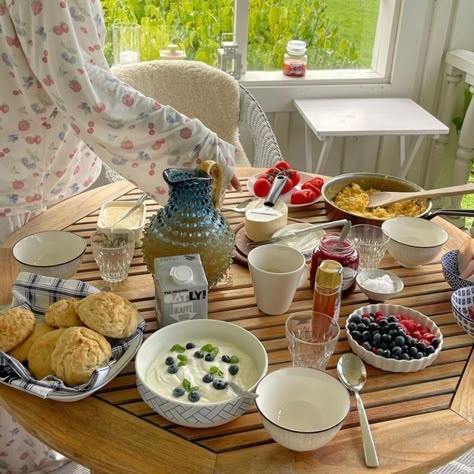 Swedish Breakfast Aesthetic, Carrie Bradshaw Summer, Swedish Breakfast, Cosy Summer, Breakfast Summer, Amy Macdonald, Staying In Bed, Breakfast Spread, Coastal Traditional