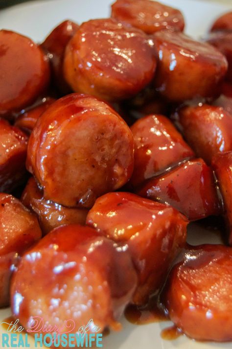 Easy Slow Cooker Sweet Kielbasa. The perfect game day food Slow Cooker Candied Kielbasa, Kalbasa Recipes, Kilbasa Sausage Recipes, Sausage Appetizers, Sausage Crockpot, Kielbasa Recipes, Football Snacks, Weiners, Dinner Appetizers