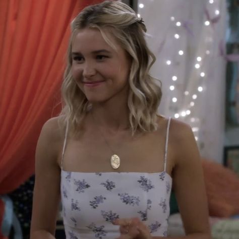 Katie From Alexa And Katie Short Hair, Katie Cooper Hairstyles, Katie Alexa And Katie Hair, Alexa And Katie Katie Outfits, Alexa And Katie Short Hair, Katie From Alexa And Katie Aesthetic, Katie Cooper Hair, Katie Cooper Aesthetic, Alexa And Katie Hairstyles