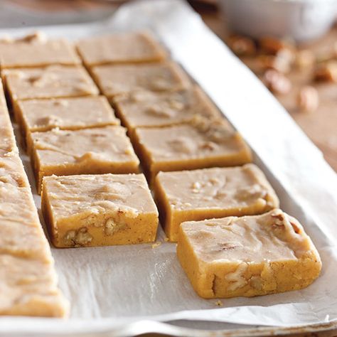 This rich pumpkin pie fudge is an easy treat for enjoying a taste of fall. Pumpkin Fudge Condensed Milk, Pumpkin Fudge 3 Ingredient, Pumpkin Fudge Recipe, Pumpkin Pie Fudge, Butterscotch Fudge, Pumpkin Fudge, Vegan Fudge, Gluten Free Kitchen, Coconut Flour Recipes