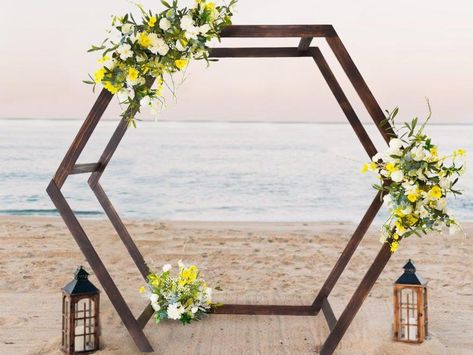 Diy Wood Arch Backdrop, Wood Arch Backdrop, Photo Booth Stand, Epic Backgrounds, Wooden Wedding Arches, Wedding Arch Backdrop, Hexagon Wedding, Wooden Backdrops, Rustic Style Wedding