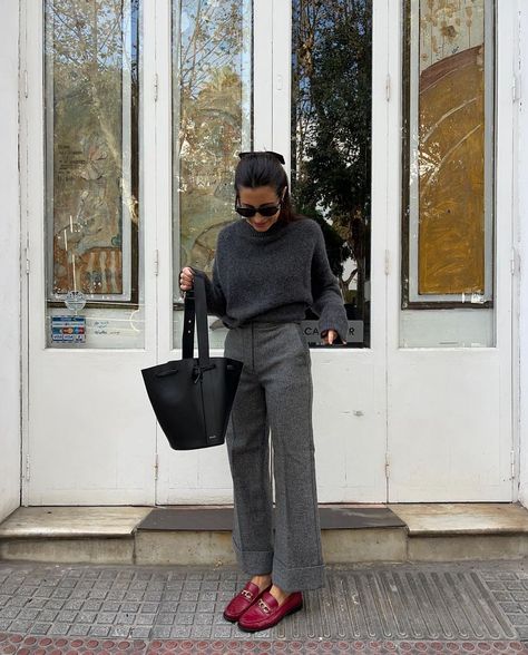 Loafers Outfit Casual, Mocassin Outfit, Gray Instagram, Red Loafers, Loafers Outfit, Autumn Clothes, November 30, Looks Chic, Red Outfit