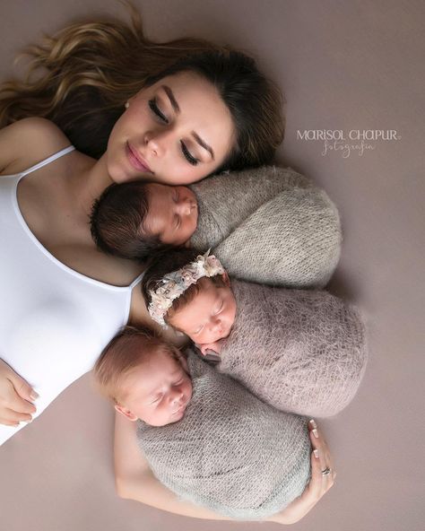 Newborn triplets photo shoot Triplets Photoshoot, Triplets Aesthetic, Triplets Newborn Photography, Newborn Quadruplets, Triplet Photography, Triplet Newborn Photography, Triplets Babies Newborns, Triplet Newborn Photos, Triplet Newborn