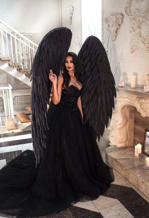 Angel Wings Photography, Fashion Costume Halloween, Valdrin Sahiti, Gothic Angel, Dark Wings, Mode Kimono, Angel Warrior, Black Angel, Gothic Fantasy Art