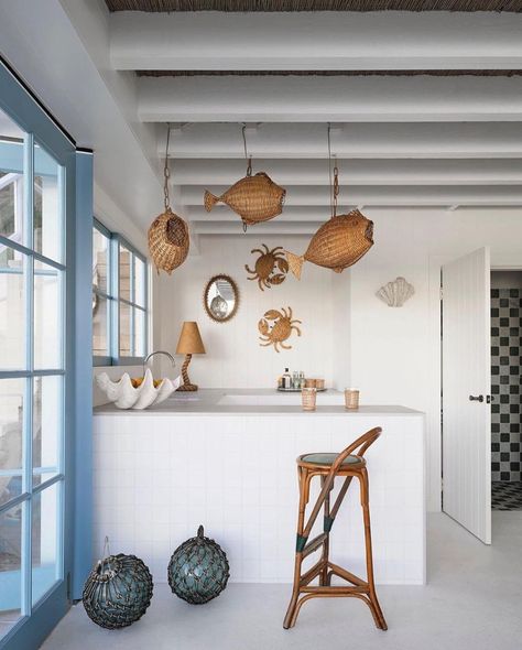 Casa Ayllón on Instagram: “A space full of summer 🦀 by @tamsinjohnson” Australian Interior Design, Vogue Living, Beach House Design, Australian Homes, Waterfront Homes, Classic Interior, Outdoor Rooms, Coastal Homes, Coastal Living