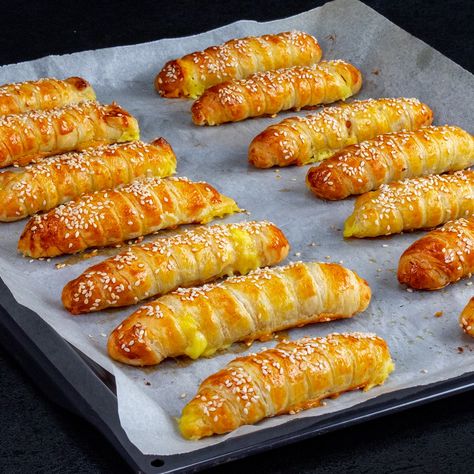 Appetizer Tv, Appetizing Tv Recipes, Appetizing Tv, Delicious Appetizer Recipes, Bread Appetizers, Food Carving, Puff Pastry Recipes, Dinner Appetizers, Pastry Dough