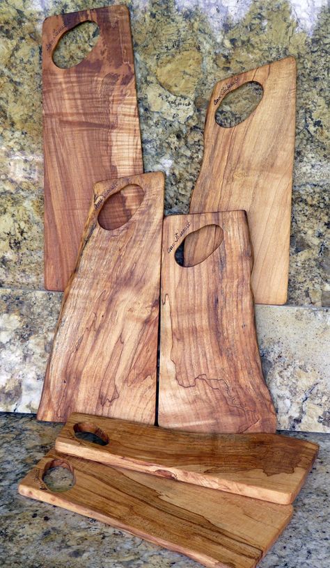 Easy Wood Projects, Diy Holz, Wood Creations, Small Wood Projects, Woodworking Tips, Serving Board, Pallet Furniture, Diy Wood Projects, Live Edge