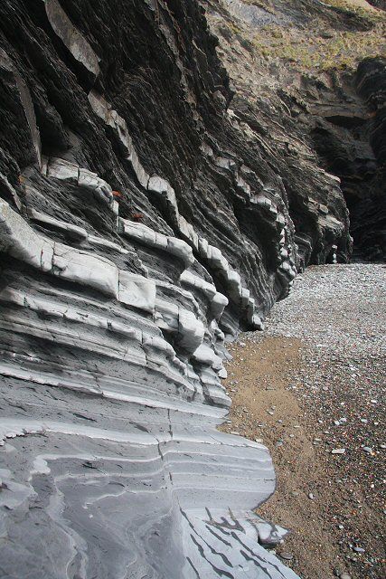 Rock strata at Aberystwyth, Wales, UK Rebar Furniture, Pr Aesthetic, Burgundy Home Decor, Aberystwyth Wales, Rock Strata, Backyard Halloween Party, Sauder Furniture, Colour Decor, Rock Layers