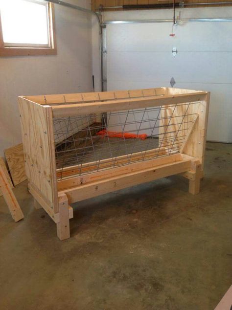 Sheep feeder Goat Milking Station, Hay Bed, Goat Feeders, Sheep Feeders, Milking Goats, Goat Hay Feeder, Sheep Shelter, Raising Sheep, Goat Feeder