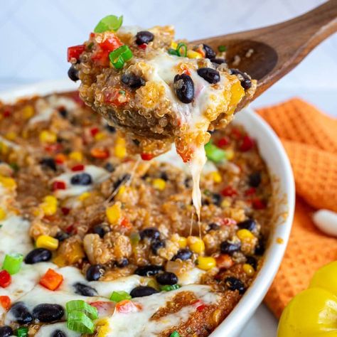 Quick & Easy Quinoa Enchilada Casserole - Tastilly Quinoa Casseroles, Quinoa Enchilada Casserole, Quinoa Enchilada Bake, Quinoa Casserole Recipes, Quinoa Enchilada, Easy Honey Garlic Chicken, Quinoa Casserole, Easy Quinoa, Keto Treats