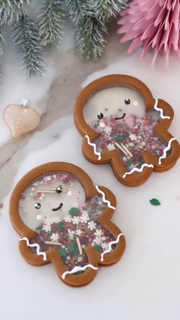 Yukiko Tanzi on Instagram: "Gingerbread man cookie shakers 🥹using the cutest cookie cutter we created for our collection 🩷 The cookies are made with gingerbread cookie dough and an edible Isomalt glass. But no one will eat them 🙃 #gingerbreadman #Christmas #christmasbaking #cookies #christmascookies #shakercookies #holidays #holidaybaking" Shaker Cookies Christmas, Holiday Decorated Cookies, Cute Gingerbread Man Cookies, Shaker Cookies, Gingerbread Aesthetic, Glass Window Cookies, Preppy Kitchen Gingerbread Cookies, Winter Snowglobe Cookies, Christmas Decorated Cookies