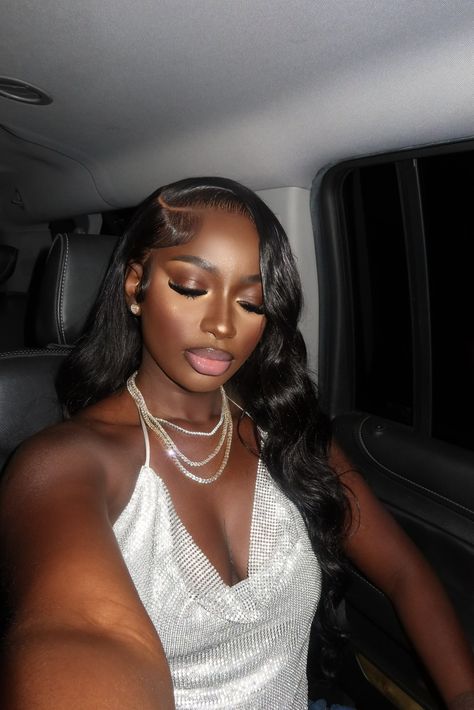 Cute Birthday Makeup Looks Natural, Birthday Makeup For Dark Skin, 16 Birthday Makeup Natural, Simple Beat Makeup, Fun Birthday Makeup, Natural Face Beat Makeup, Dark Skin Makeup Look, Bday Makeup Ideas Black Women, Gold Rhinestone Makeup