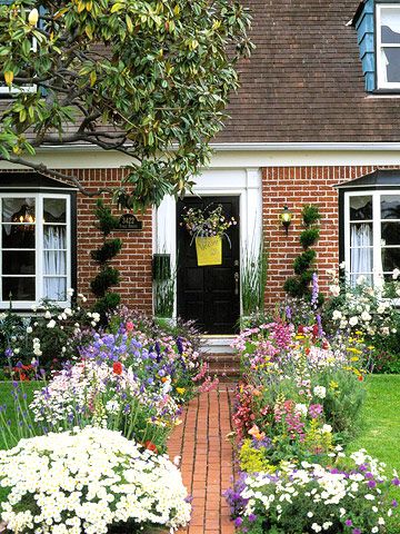 I want to do something like this with my front walk eventually.... Front Walkway Landscaping, Rustic Arbor, Walkway Landscaping, Front Walk, Front Gardens, Front Walkway, Small Front Yard, Dream Landscape, Garden Plan