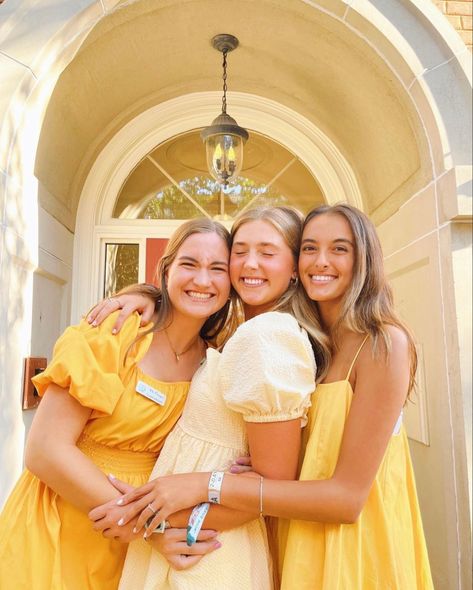 Sorority Exec Photoshoot, Exec Photoshoot, Sorority Photoshoot, Sorority Socials, Sorority Poses, Sorority Girls, Alpha Gam, Pi Phi, Sorority Girl