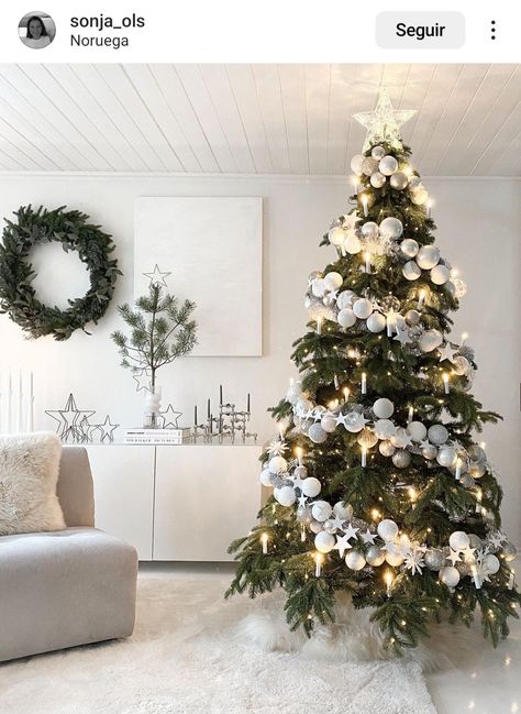 Christmas Tree Inspo, Pretty Christmas Decorations, Christmas Tree Decorating Themes, Elegant Christmas Trees, Creative Christmas Trees, Unique Christmas Decorations, Christmas Tree Inspiration, Christmas Themes Decorations, White Christmas Tree