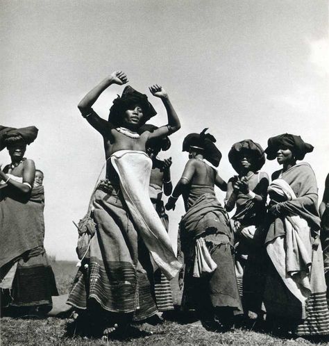 Constance Stuart Larrabee Africa Tribe Photographs Woman Photographer Black & White 30s 40s 1930s 1940s Woman Photographer, Africa Tribes, Xhosa Attire, Africa Do Sul, African People, We Are The World, Female Photographers, African History, People Of The World