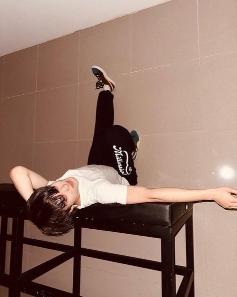 SM_NCT on Twitter: "[OFFICIAL] 230501 #MARK's Instagram update (1) "feeling flexible in #manila 🙏" #NCT #NCTDREAM https://t.co/7SxsG1AWkP https://t.co/wS5KSIqw0H" / Twitter Mark Baby, Boy Korea, The 7th Sense, Lee Min Hyung, Canadian Boys, Mark Nct, Dream Boy, Mark Lee, Lee Min