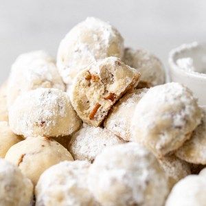 Snowball Cookies - Live Well Bake Often Sandies Recipe, Live Well Bake Often, Russian Tea Cakes, Pecan Snowballs, Pecan Snowball Cookies, Snowball Cookie Recipe, Russian Tea Cake, Mexican Wedding Cookies, Buttery Shortbread Cookies