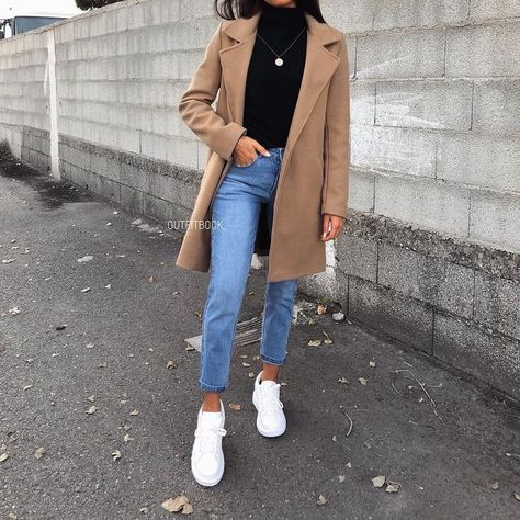 The iconic camel coat 🍂😍😍 // New in: 🔎Coat: 8192 | -10% avec le code 500K ⚡️ www.outfitbook.fr Vinter Mode Outfits, Coat Outfit Casual, Mode Mantel, Outfit Chic, Trendy Fall Outfits, Brown Coat, Coat Outfits, Mode Inspo, Winter Mode