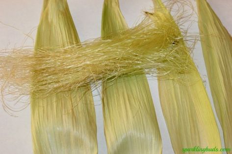 Corn husk dolls - sparklingbuds Corn Activity, Activity Ideas For Kids, Corn Husk Dolls, Dried Corn, Corn Husk, Fresh Corn, Maize, Activity Ideas, Corn