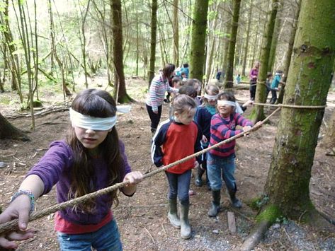 Forest School Den Building, Forest School Sensory Activities, Forest School Winter Activities, Forest School Christmas, Halloween Forest School, Christmas Forest School, Forest School Area, Card Crafts Diy, Forest School Ideas