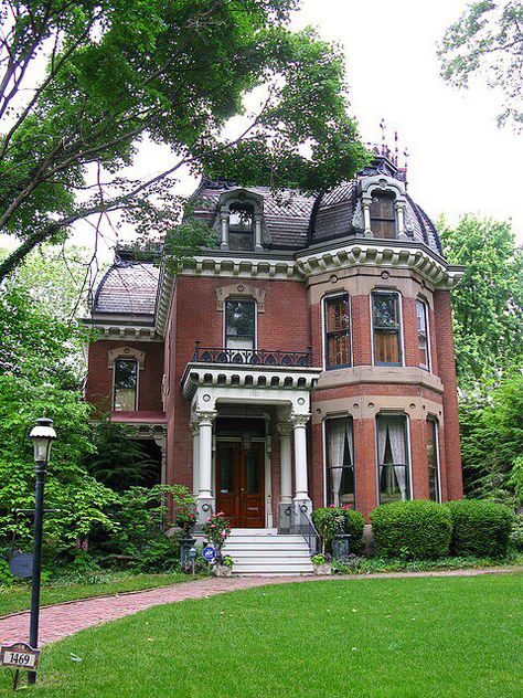 Lovely brick Victorian home Brick Victorian, Quincy Illinois, Old Victorian Homes, Victorian Beauty, Victorian Mansion, Victorian Style Homes, Old Mansions, Red Brick House, Casas The Sims 4