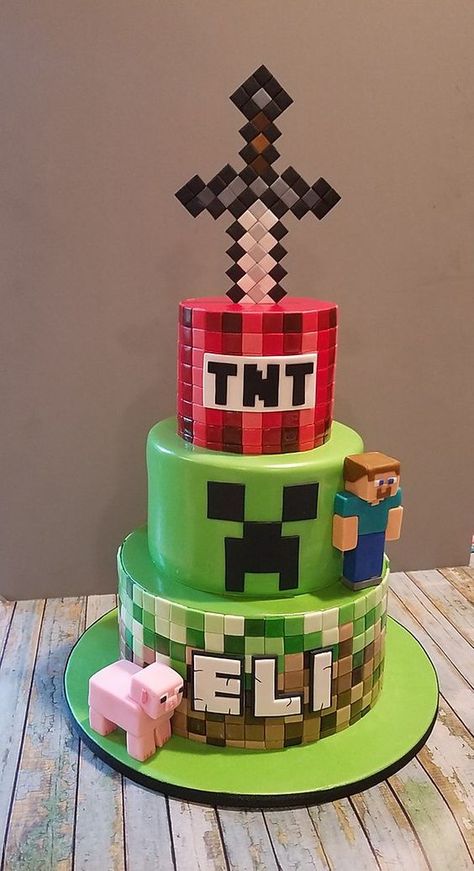 How To Make Cool Minecraft Cakes At Home 11 Elmo Smash Cake, Minecraft Cake Designs, Pastel Minecraft, Minecraft Cakes, Diy Minecraft Birthday Party, Nightmare Before Christmas Cake, Minecraft Party Decorations, Hawaiian Cake, Minecraft Birthday Cake