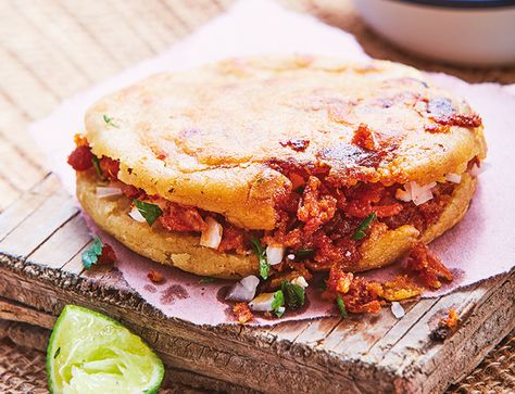 Gorditas de chicharrón | Revista KENA México Chile Poblano, Chile Serrano, Queso Manchego, Salmon Burgers, Cilantro, Sandwiches, Pastel, Ethnic Recipes