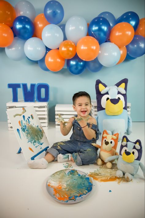 Bluey Themed Photoshoot, Bluey 1st Birthday Photoshoot, Bluey Photoshoot Toddler, Bluey Birthday Photoshoot, Bluey Birthday Balloons, Bluey Photoshoot, Blue Party Themes, 2nd Birthday Pictures, Fiesta Bluey