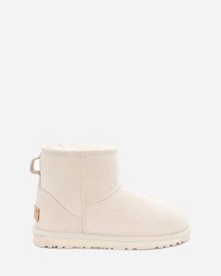 Ugg Boots White, White Ugg Boots, Ozwear Ugg, White Uggs Boots, White Uggs, White Ugg, Uggs Shoes, Julien Tanti, Ugg Classic Mini Boot