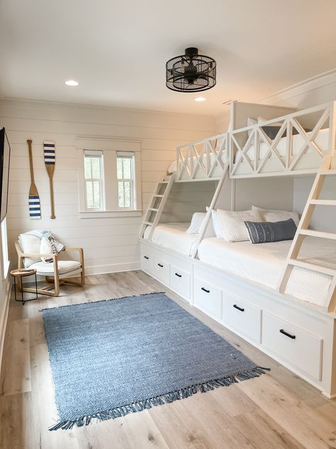 Cottage Bunk Room, Awesome Bunk Beds, Beach House Bunk Beds, Lake House Bunk Rooms, Bunk Room Ideas, Bunk Bed Room, Bunk Bed Rooms, Queen Bunk Beds, Deco Marine