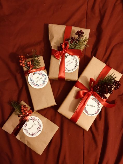 Rustic Christmas Gifts, Brown Box, More Love, Christmas Gift Box, Box Ideas, Gift Packs, Christmas Present, Christmas Wrapping, Rustic Christmas