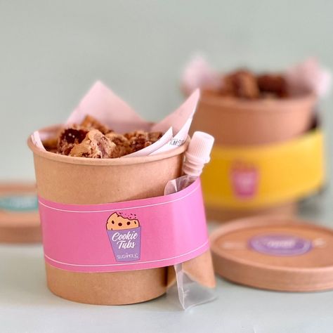 🍪🤤 *NEW DROP* 🤤🍪 Our Cookie Tubs are soon going to be here 😍 and they are little pots of absolute deliciousness 🤩 Each Tub comes with its own squeezey dip which can be smeared over the cookies and savoured 😜 How many flavours do you think we have? Are you excited to try these 😍 #sugaholic #dubai #cookies #tubsofcookies #cookietubs #mydubai #dubaidesserts Dubai Cookies, Mini Cookies Packaging, Creative Cookie Packaging, Brownie Packaging, Cookies Jar, Bake Sale Packaging, Christmas Pastries, Christmas Themed Cake, Cupcake Queen