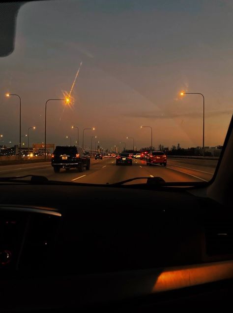 Taken during a sunset on our way to chicago #sunsets #chicago #vibin #cool Real Sunset Pictures, Chicago Night Life Aesthetic, Chicago Sunset Aesthetic, Down Town Chicago At Night, Chicago Sunset, Chicago Highway At Night, Chicago Morning View, Sunset Chicago, Seaworld Orlando