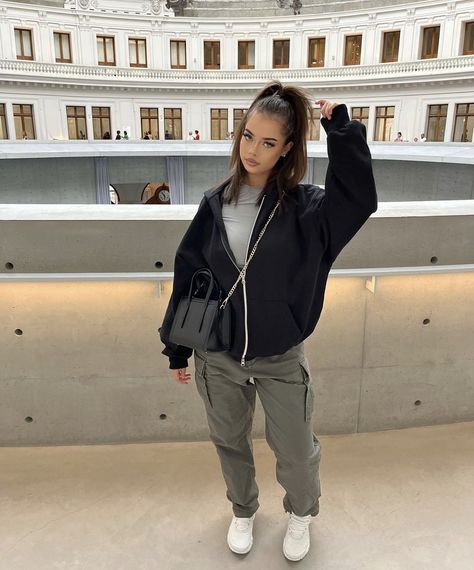 Streetwear Fashion Black, Winter Outfits Ideas, Slay Outfits, Outfit Zara, Mode Zara, Muslim Outfits Casual, Winter Streetwear, Winter Outfit Ideas, Winter Fashion Outfits Casual