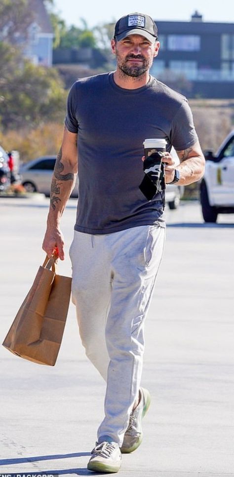 Brian Austin Green, Celebrities Male, Walk On, Austin, Actors, Celebrities, Green