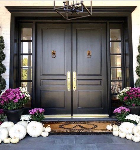 Black Double Front Doors, Modern Double Doors Entrance, Front Door Double, Pintu Interior, Black Exterior Doors, Wood Front Entry Doors, Elegant Entrance, Double Front Entry Doors, Double Door Entryway