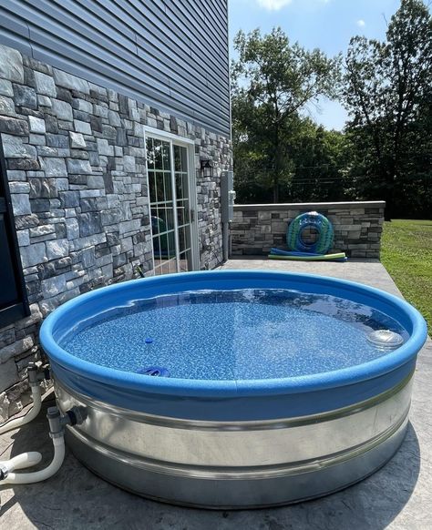 Handbuilt DIY Stock tank Pool Stock Tank Pool With Liner, Backyard Stock Tank Pool, Stock Tank Pool Landscaping, Diy Inground Pool, Large Stock Tank, Mountain Apartment, Diy Stock Tank Pool, Stock Pool, Stock Tank Swimming Pool