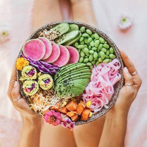 Pink noodle nourish bowl | Nourish plant-based living Thick Rice Noodles, Spirulina Smoothie, Crepe Suzette, Nourish Bowl, Watermelon Radish, Creme Caramel, Avocado Smoothie, Perfect Lunch, Dinner Bowls