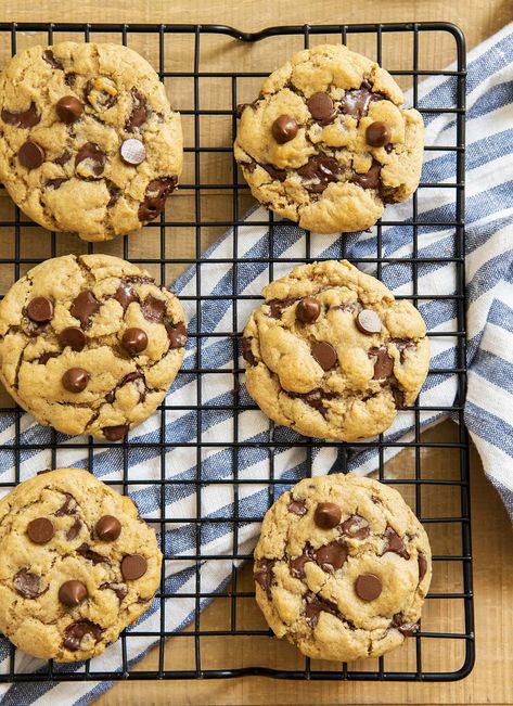 These soft and chewy Applesauce Chocolate Chip cookies are a delicious sweet, and slightly healthier cookie. Chocolate Chip Applesauce Cookies, Healthy Cookies With Applesauce, Ww Chocolate Chip Cookies, Applesauce Cookies Chocolate Chip, Healthy Applesauce Cookies, Apple Sauce Chocolate Chip Cookies, Healthy Choc Chip Cookies, Applesauce Cookies Healthy, Healthier Cookie Recipes