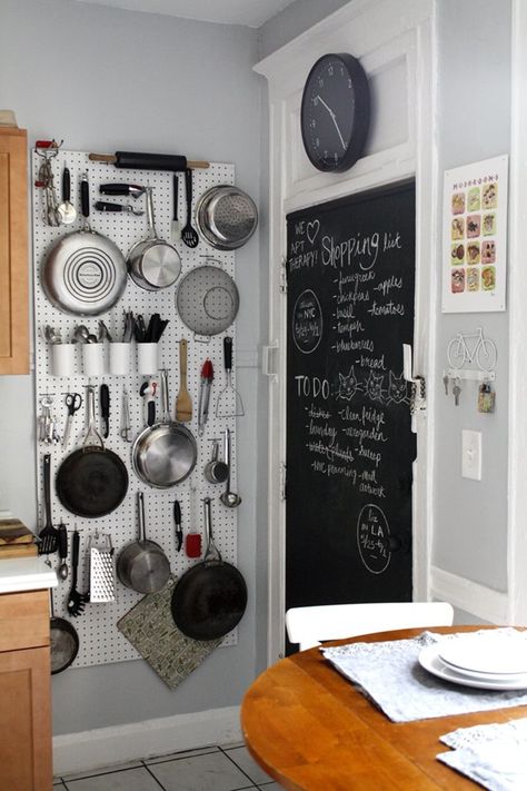 Apartment Kitchen Organization, Small Kitchen Decoration, Small Apartment Organization, Rental Kitchen, Apartment Storage, Small Apartment Kitchen, Small Kitchen Organization, Small Kitchen Storage, Small Kitchen Decor