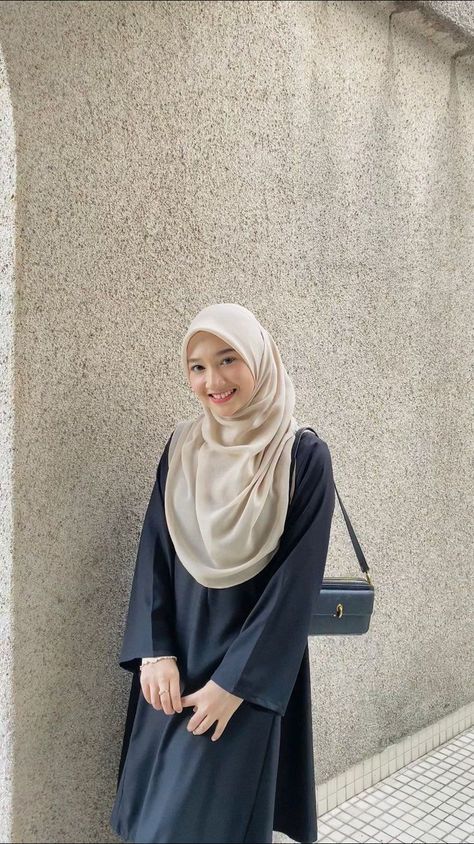 Muslimah Fashion Casual, Fesyen Islam, Tutorial Hijab Pashmina, Outfit Hijab Casual, Rok Outfit, Muslimah Style, Muslimah Outfit, Hijab Look, Pashmina Hijab Tutorial