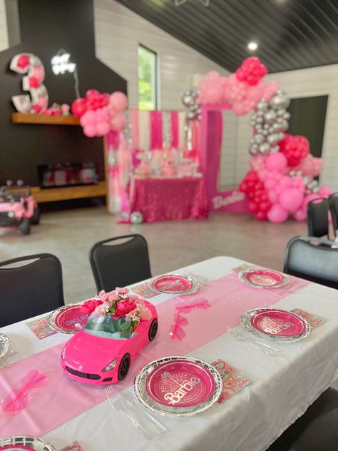 Barbie Table Decor, Barbie Picnic, Barbie Centerpieces, Barbie Merchandise, Barbie Pool Party, Barbie Theme Party, 41st Birthday, Birthday Dinner Party, Barbie Birthday Party