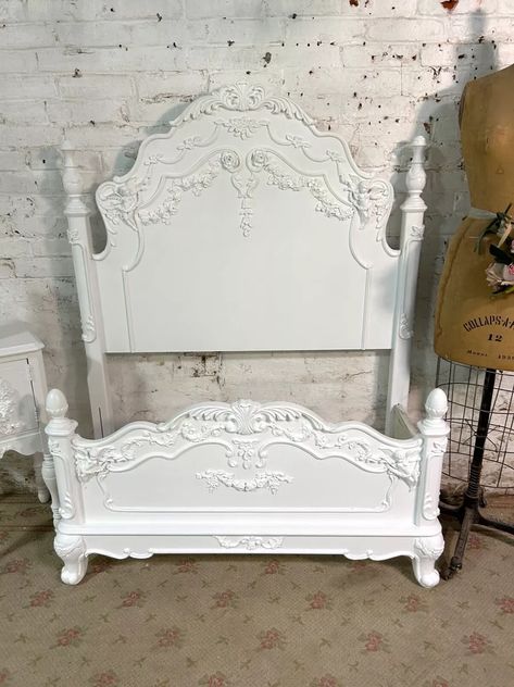 Painted Cottage Shabby Chic One of a Kind Twin Bed | eBay Shabby Chic Bed Frame, Hannah Ideas, Antique French Bed, Chic Bedrooms, Elegant House, Pretty Furniture, Painted Beds, Romantic Bed, French Bed