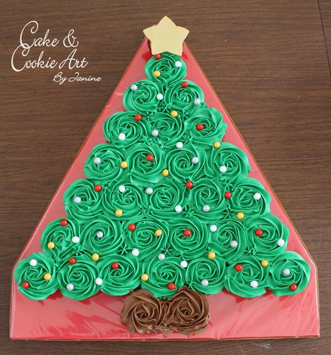 Christmas Tree Cupcakes Pull Apart, Christmas Pullapart Cupcakes Ideas, Christmas Cupcake Pull Apart Cake, Christmas Tree Pull Apart Cupcakes, Pull Apart Halloween Cupcakes, Christmas Cupcake Cake Ideas, Pull Apart Christmas Cupcakes, Fun Christmas Cupcakes, Square Christmas Cake Decorating Ideas